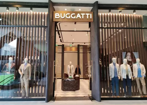 La atenci�n personalizada y asesor�a de imagen de Buggatti te ayudan a escoger prendas que elevar�n tu autoestima y confianza en ti mismo.