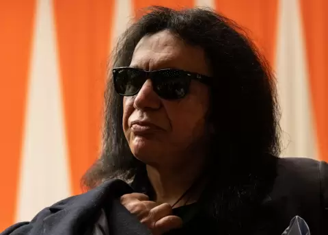 Gene Simmons pidi� que la radio pague regal�as a los artistas por los �xitos que suenan.