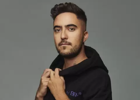 Beret llega a Ecuador con "Lo M�s Bello y Lo Roto", un show que promete una experiencia �ntima y emocional.