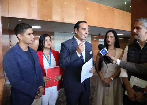 Juan Andr�s Gonz�lez, jefe de bancada del corre�smo.