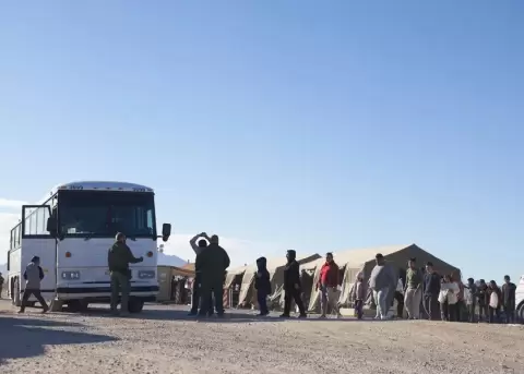 Estados Unidos pide a los inmigrantes indocumentados que se �vayan a casa�