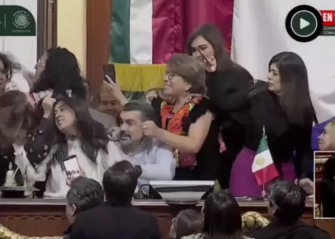 Empujones, gritos y golpes entre legisladores� durante sesi�n parlamentaria