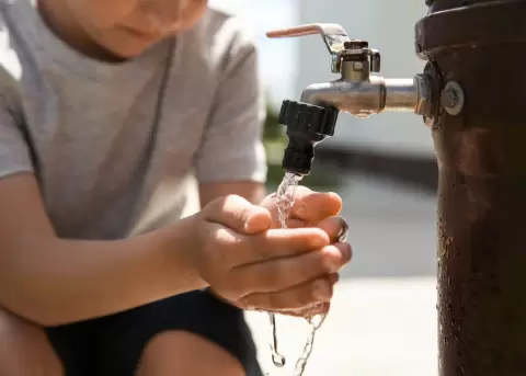 Abastecimiento de agua en barrios del norte de Quito empieza a regularizarse.