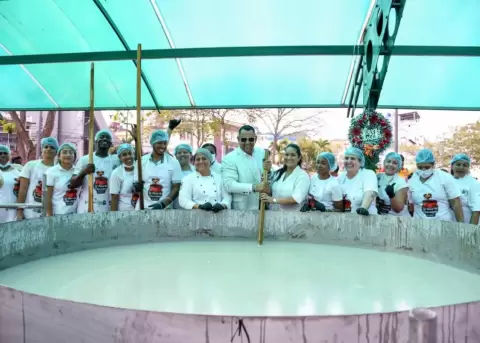 Ecuador tiene un nuevo R�cord Guinness gracias a Esmeraldas, en donde se prepar� la taza de chocolate m�s grande del mundo.