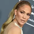 JLo reconoci� que el error gramatical que cometi� en los AMAs de 2011 se ha convertido en un momento "ic�nico"