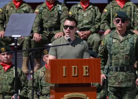 Noboa refuerza capacidades militares para enfrentar el tr�fico de combustibles