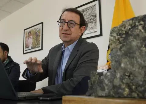 La ministra de Ambiente y Energ�a, In�s Manzano, inform� que el Viceministerio de Minas atraviesa un proceso de reorganizaci�n interna.