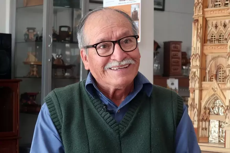 Carlos Tapia replicó la Basílica en madera y le tomó casi tres años.