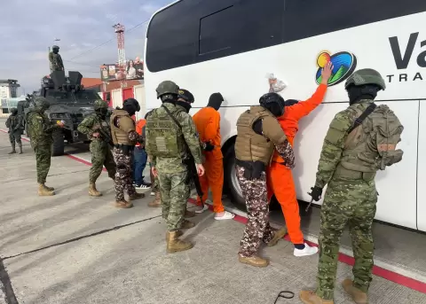 173 internos son trasladados a la C�rcel del Encuentro en Santa Elena