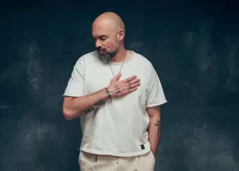 Santiago Cruz celebra quince a�os del disco que transform� su carrera.