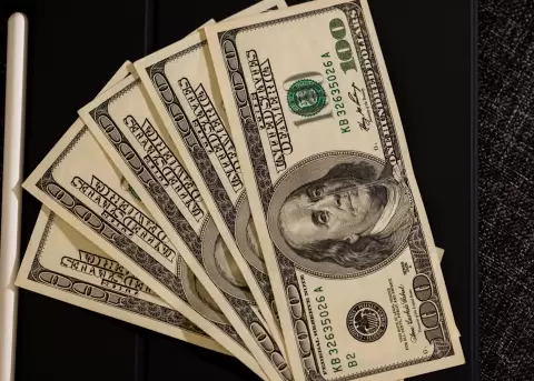 El FMI aprueba un nuevo desembolso por DEG 438,4 millones (aproximadamente USD 630 millones) para Ecuador.