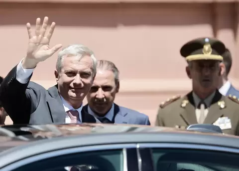 El presidente electo de Chile, Jos� Antonio Kast, saludando en Buenos Aires, Argentina, el 16 de diciembre de 2025.