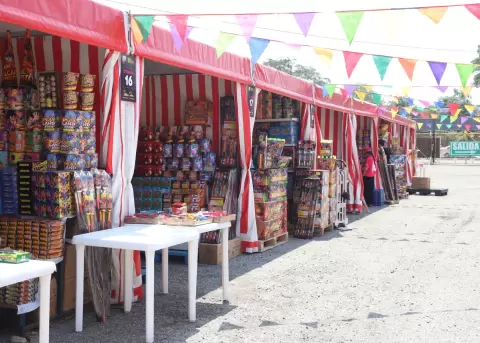 Cuerpo de Bomberos de Quito refuerza campa�a de prevenci�n por fin de a�o