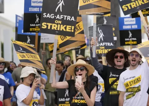 Actores consideran huelga por fusi�n Netflix-Warner Bros; industria en alerta.