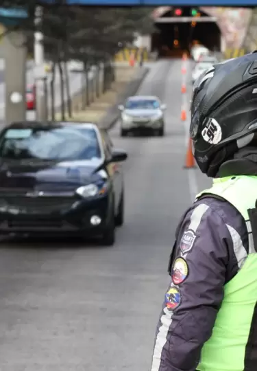 Agente de tr�nsito en Quito.