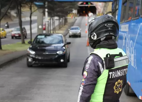 Agente de tr�nsito en Quito.