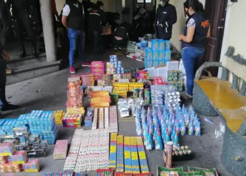 La AMC decomis� m�s de 2.600 objetos pirot�cnicos en el sector de El Tejar, que se vend�an y embodegaban en un sitio sin permisos.