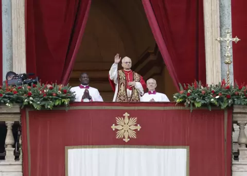 El papa Le�n XIV en su primer mensaje de Navidad antes de la bendici�n 'Urbi et Orbi', en la bas�lica de San Pedro este 25 de diciembre de 2025.