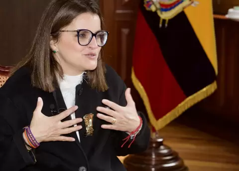 La vicepresidenta del Ecuador, Mar�a Jos� Pinto, habla durante una entrevista con EFE, en Quito.