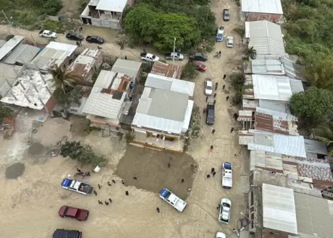 Operativo policial en Puerto L�pez, luego de la masacre que dej� seis muertos la ma�ana del 28 de diciembre de 2025.