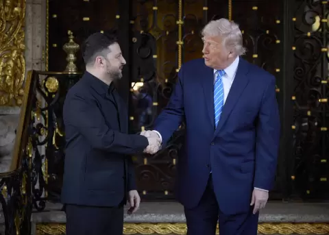El presidente ucraniano, Volod�mir Zelenski, junto al mandatario de EE.UU., Donald Trump, durante una reuni�n en Florida, el 28 de diciembre de 2025.