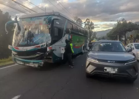 Siniestro vial en la av. General Rumi�ahui.