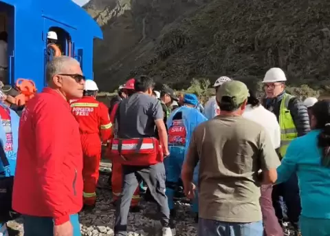 Choque de trenes en Machu Picchu, Per�.