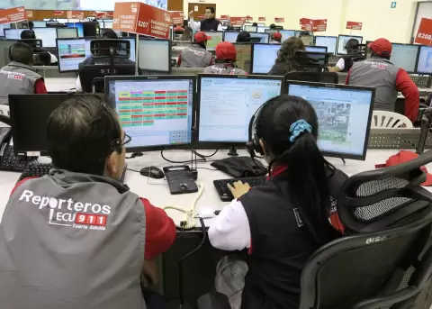 Personal del ECU 911.