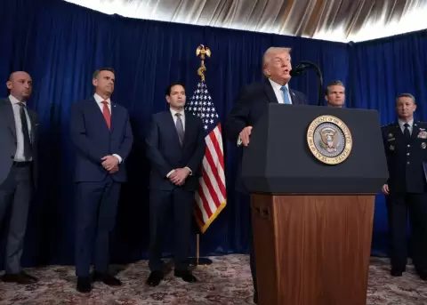 El presidente de Estados Unidos, Donald Trump, ofrece una conferencia de prensa desde el club Mar-a-Lago en Palm Beach, Florida, este s�bado.