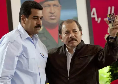 Nicol�s Maduro, presidente de Venezuela, junto a Daniel Ortega, mandatario de Nicaragua.