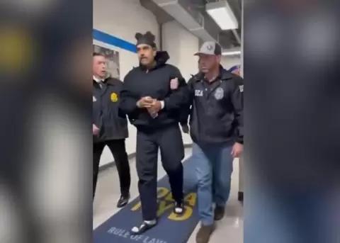 Nicol�s Maduro bajo custodia de agentes de la DEA, de Estados Unidos.