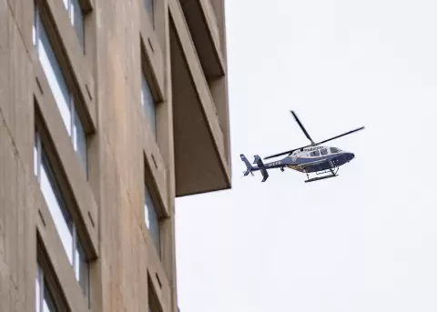 Un helic�ptero de la polic�a sobrevuela el tribunal federal del sur de Nueva York donde se presentar� Nicol�s Maduro, este 05 de enero de 2026.