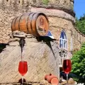 Un pueblo en Italia se viraliza porque una fuente p�blica ofrece vino gratis