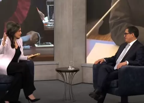 La presentadora de De Lunes a Lunes, Andrea Bernal, y el presidente de la Corte Nacional de Justicia, Jos� Suing, este 5 de enero de 2026.