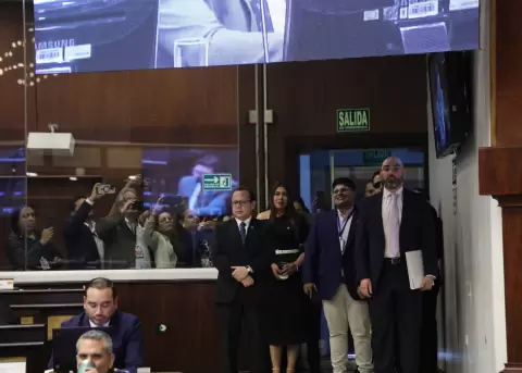 Mario Godoy ingresando al Pleno de la Asamblea Nacional.