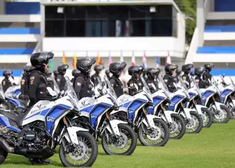 Gobierno: entrega equipamiento tecnol�gico y log�stico a la Polic�a Nacional