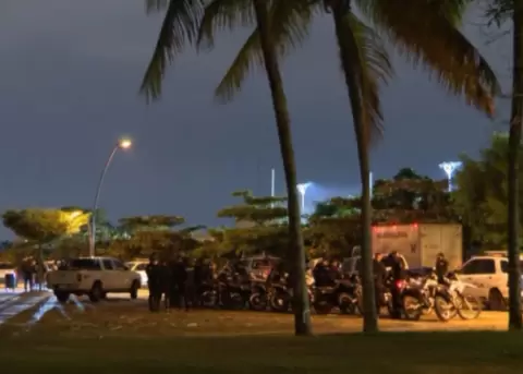 Polic�as y Medicina Legal en una urbanizaci�n privada de la Isla Mocol�, en Samborond�n, donde ocurri� un ataque armado el 7 de enero de 2026.