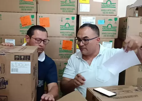 Ministerio de Salud entrega primer lote de medicamentos a hospital de Cuenca