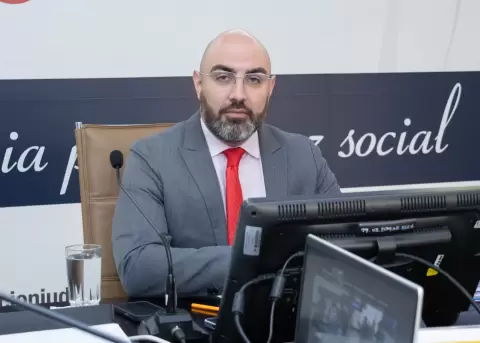 Mario Godoy pide la renuncia de 25 directores para una evaluaci�n interna