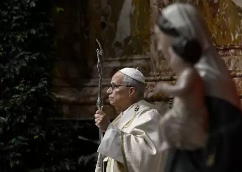 El papa Le�n XIV lamenta ante los cardenales que la Iglesia �cerrase la puerta� a las v�ctimas de abusos