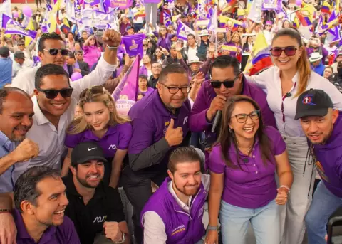 Convenci�n de ADN en Quito.