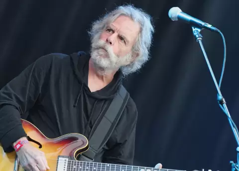 Compa�eros y seguidores de Bob Weir, lo recuerdan por su esp�ritu creativo y humilde.