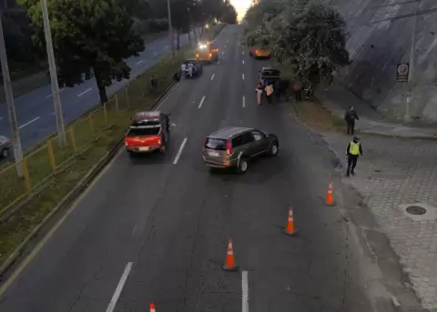 Accidente de tr�nsito oblig� al cierre total de la avenida Mariscal Sucre este 18 de enero de 2026.