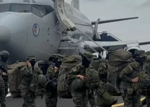 Mujeres militares llegan a Guayaquil.