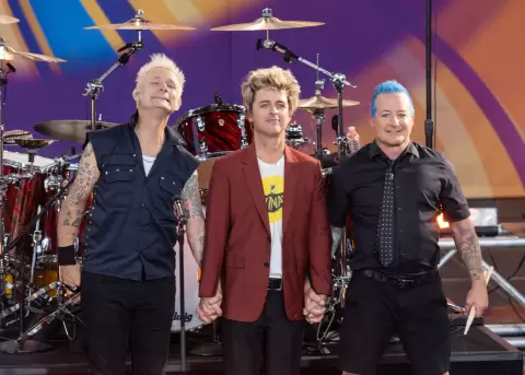 Green Day abre Super Bowl LX; Bad Bunny enciende debate cultural.