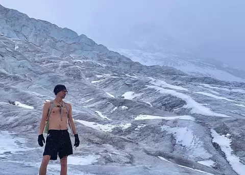 El quite�o que subi� el Cotopaxi en pantaloneta.