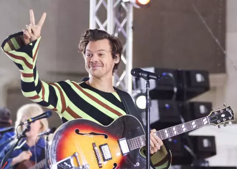 Harry Styles anuncia gira global 2026 con shows exclusivos y aliados.