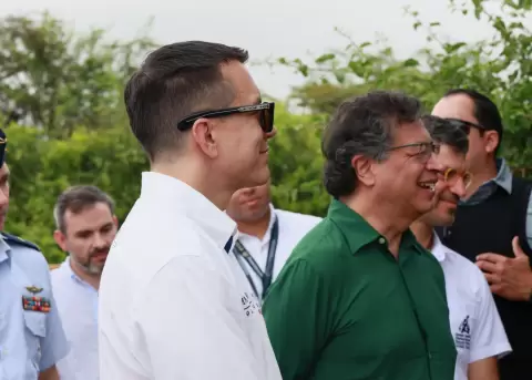 Daniel Noboa y Gustavo Petro en las islas Gal�pagos.