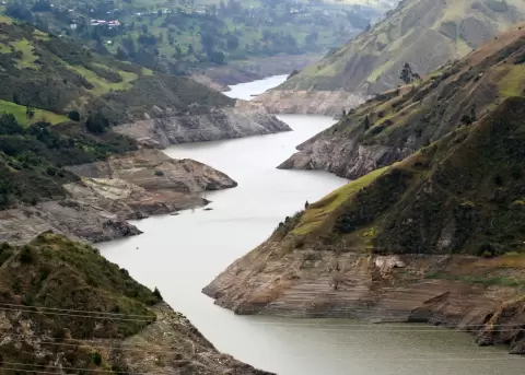 Ecuador asegura que su sistema el�ctrico puede operar sin energ�a importada desde Colombia