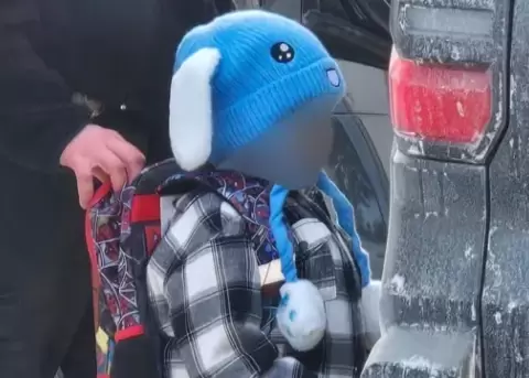 Un ni�o de 5 a�os que fue llevado por agentes federales desde la entrada de su casa en el �rea metropolitana de Minneapolis